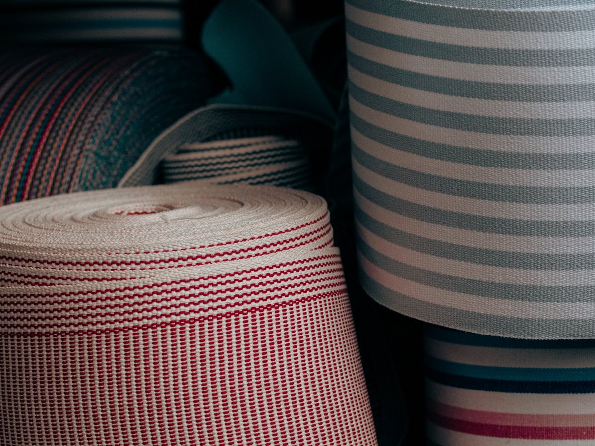 Rouleaux de toile rayée utilisés pour les espadrilles Donquichosse